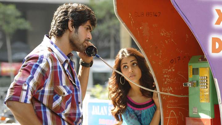 Genelia D’Souza And Rana Daggubati On Telephone Booth In Naa Ishtam